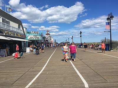 Which organization ranked Ocean City as the third-best beach in New Jersey in 2008?