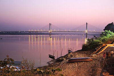 What are the cities or administrative bodies that are twinned with Allahabad?