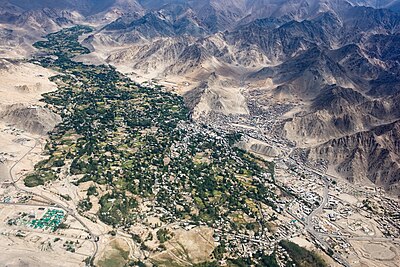 Which highway connects Leh to Srinagar?