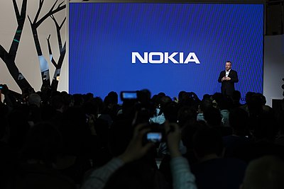 Which software did Nokia adopt during Stephen Elop's tenure as CEO?