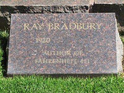 Ray Bradbury holds citizenship in which country?