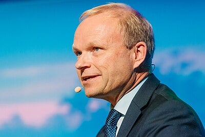 Which month did Pekka Lundmark start as the CEO of Nokia?