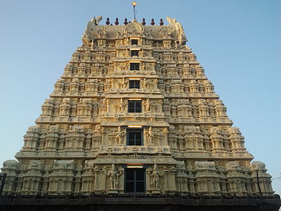Which famous temple in Vellore is known for its golden structure?