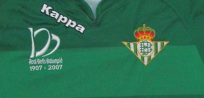 What animal is featured on the Real Betis club crest?