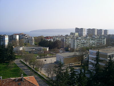 What is the Varna Sea Garden known for?