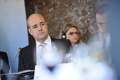 Reinfeldt's government was reduced to a minority government due to the rise of which party?