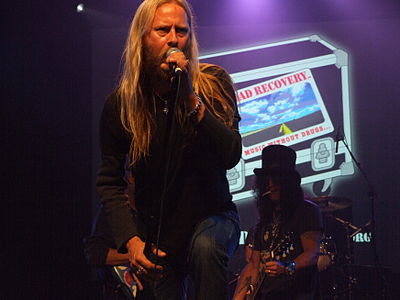 In what year did Jerry Cantrell start singing lead vocals for Alice in Chains?