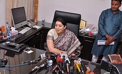 Who did Smriti Irani defeat in the Amethi constituency in the 2019 elections?