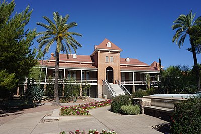 How many students were enrolled at the University of Arizona in 2021?