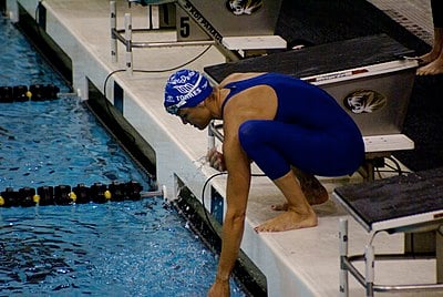 In 2000, what made Torres notable on the U.S. swim team?
