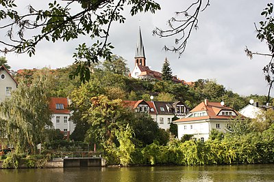 What dialect is spoken in Halle (Saale)?