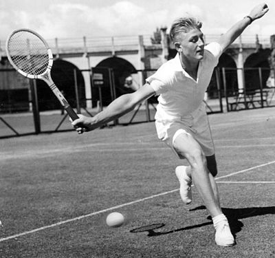What was the name of Hoad's tennis resort?