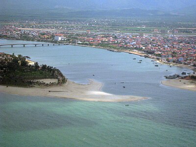 How long is Đồng Hới's coastline?