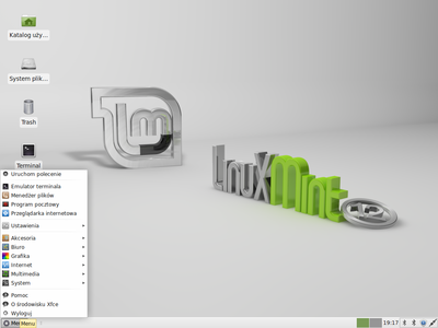 What is the package manager used in Linux Mint?
