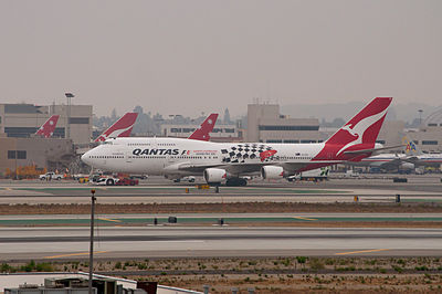 What animal is featured on the Qantas logo?