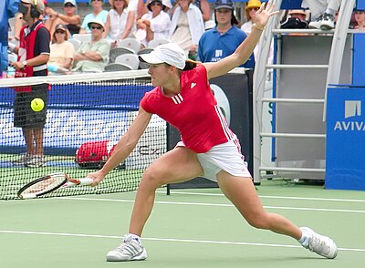 In which year did Justine Henin receive the Philippe Chatrier Award, the highest honor from the International Tennis Federation?