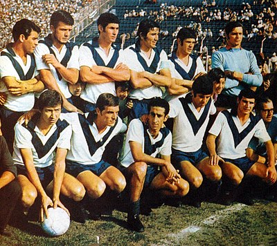 Which player holds the record for most goals scored in a single season for Vélez Sarsfield?