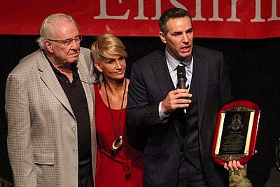 In what year was Kurt Warner inducted into the Pro Football Hall of Fame?