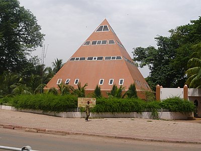What is one of the main industries in Bamako?