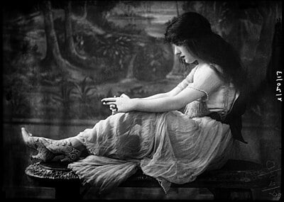 For which medium of art was Evelyn Nesbit not predominantly known?
