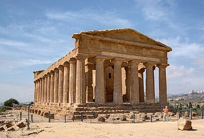 What is the main street in Agrigento called?