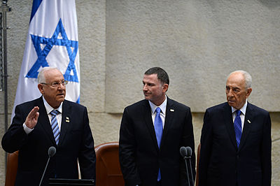Reuven Rivlin is a proponent of giving full citizenship to Palestinians in which areas?