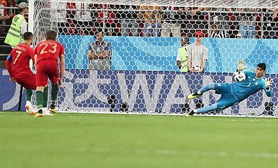 How many clean sheets did Alireza Beiranvand keep in the 2017-18 season?