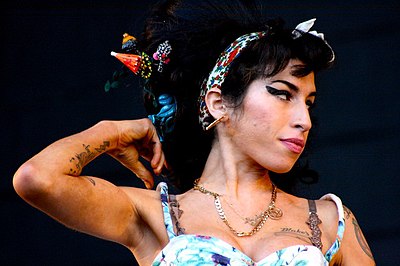Which instruments does Amy Winehouse play?[br](Select 2 answers)
