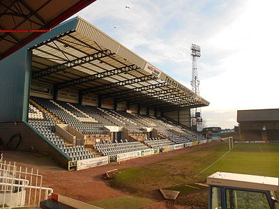 What is the proximity of Dundee FC's stadium Dens Park to Dundee United FC's stadium Tannadice Park?