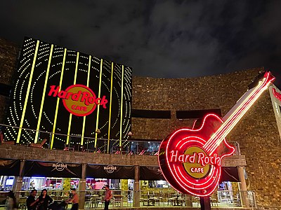What is the primary theme of Hard Rock Cafe restaurants?