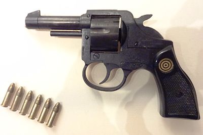 What caliber revolver did Hinckley use in his assassination attempt?