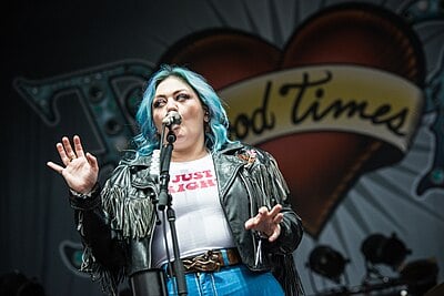 Which Elle King single reached the US top ten?