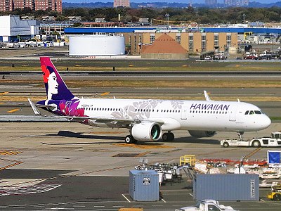 What is the main hub of Hawaiian Airlines?