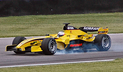 In 2000, in which racing series did Karthikeyan finish fourth?