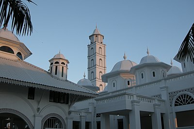 Kuala Terengganu's city area is formed by which two districts?