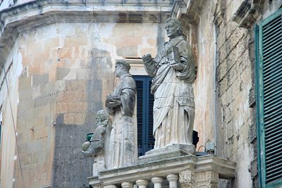 What is the primary material used in Lecce's Baroque architecture?