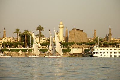 Which temple complex is located in the modern city of Luxor?