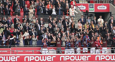What is the capacity of the London Stadium, West Ham United's current home ground?