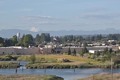What is the name of the Indian Reservation bordering Marysville to the west?