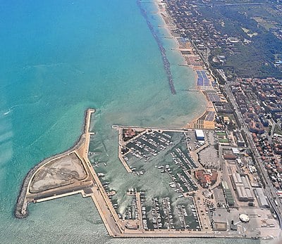 What is the name of the largest park in Pescara?