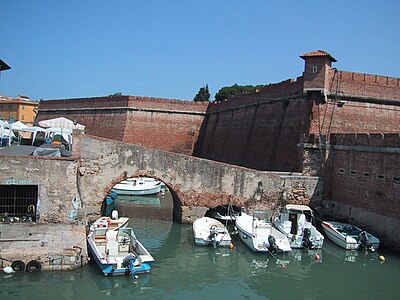 What is the name of the historic fortress in Livorno?