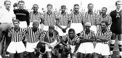 Who led the founding of Clube Atlético Mineiro in 1908?