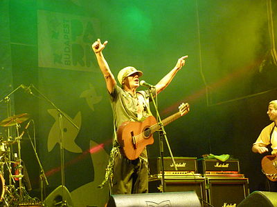 Which band did Manu Chao found in 1987?