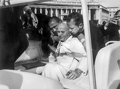 What high school did Pope John Paul II graduate from?