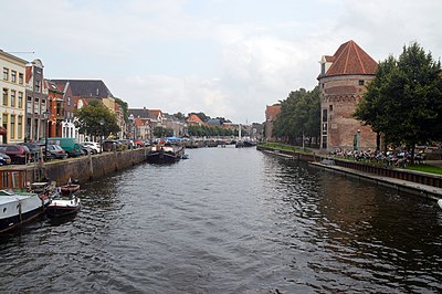 Which river flows through Zwolle?