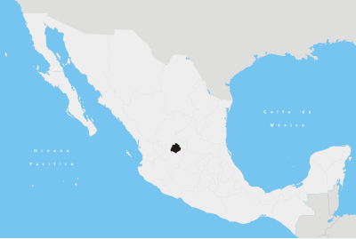What geographic feature best describes Aguascalientes' location?