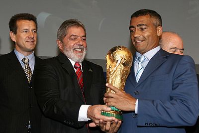 What is Romário's signature finishing move?