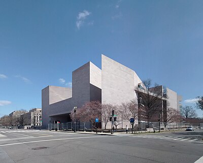 Where is the National Gallery of Art located on the National Mall?