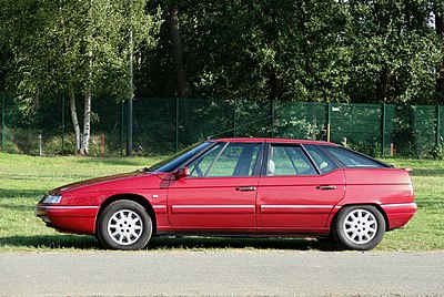 Which Citroën model was designed as a luxury executive car?