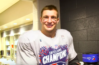 Which NFL team did Rob Gronkowski join after leaving the New England Patriots?